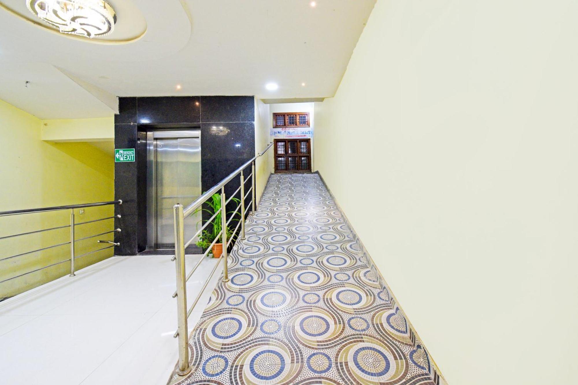 Mancherāl Super Townhouse Mancherial מראה חיצוני תמונה